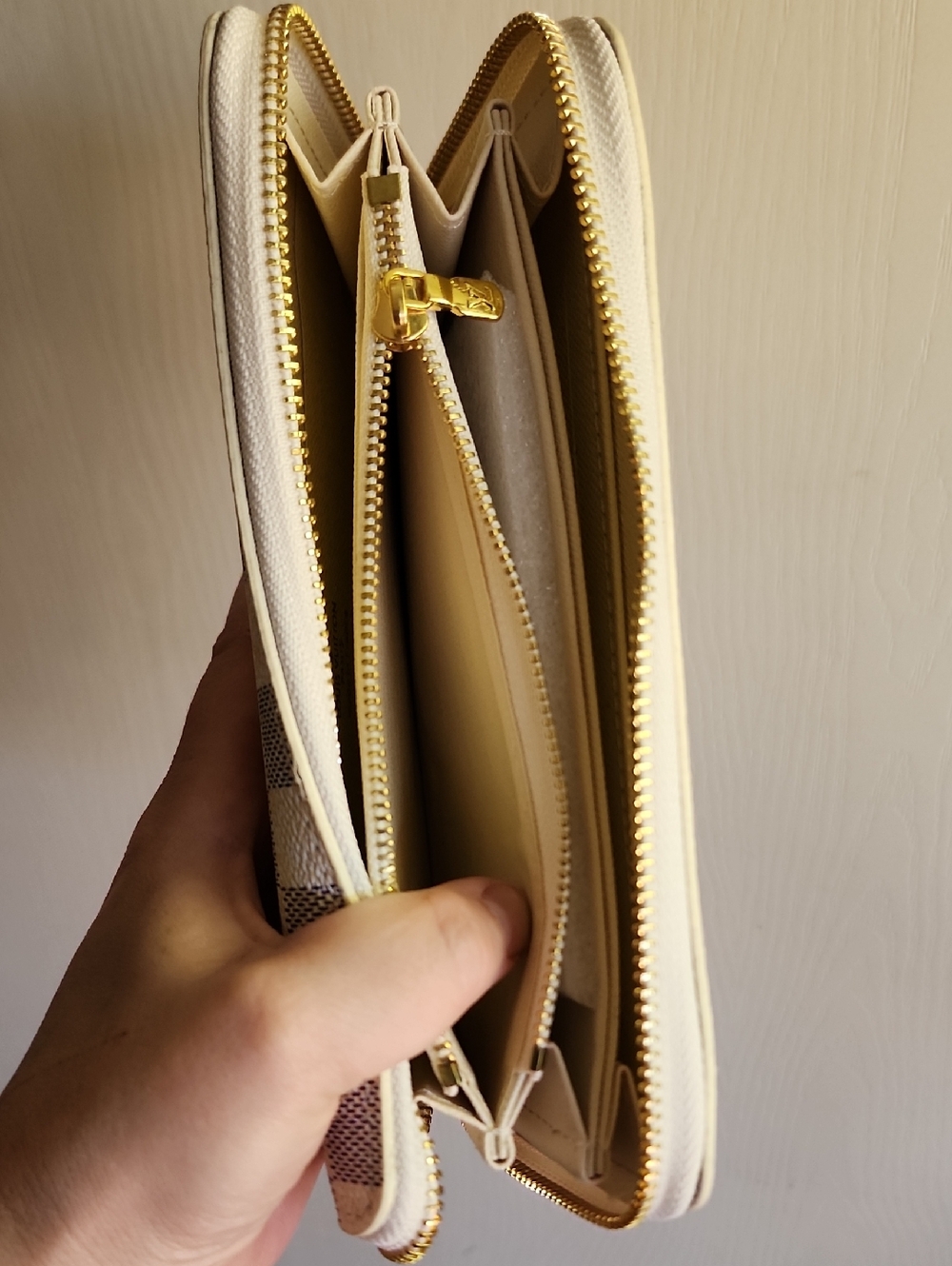 NWOT! "Louis Vuitton" Zippy Wallet ๐ - Picture 11 of 16